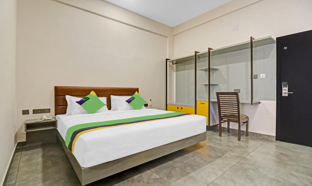 Treebo Grand Vistara Airport Suites Коччи Экстерьер фото