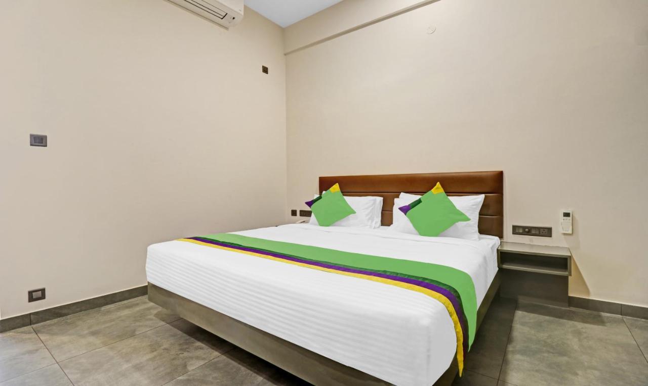 Treebo Grand Vistara Airport Suites Коччи Экстерьер фото